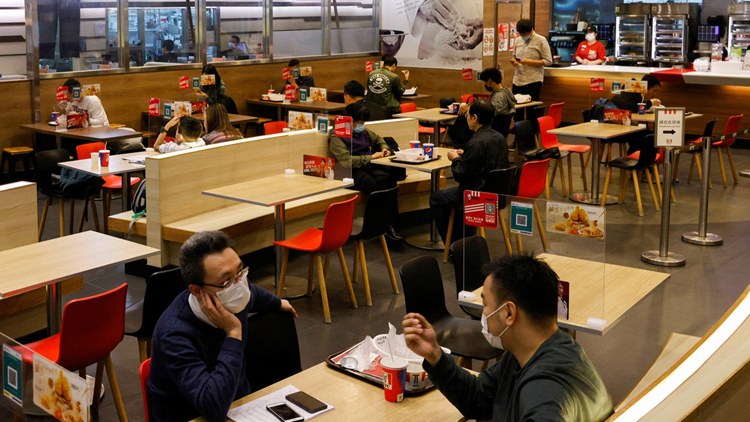 就分階段調整社交距離措 港府修訂限聚及口罩令規例