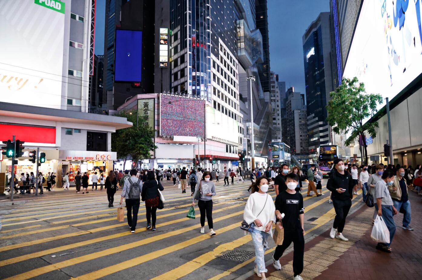 疫限今起放寬 防控策略不變  香港邁出復常第一步