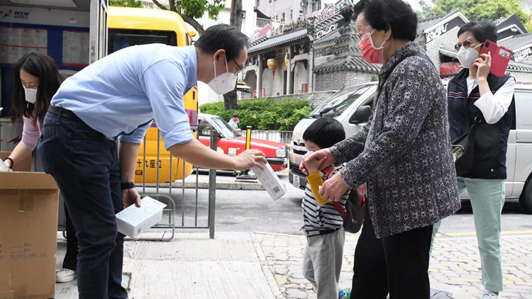 「學生重返校園健康支援計劃」捐贈200 萬件抗疫物資予復課師生