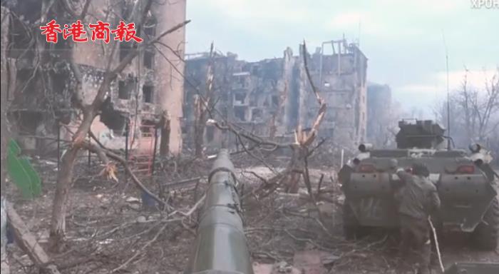 有片 | 亞速鋼鐵廠驚險一幕：戰車遭火箭彈擊中 俄士兵冒死取回無線電