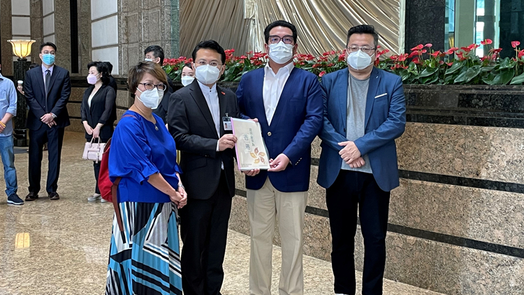 灣仔區各界協會及灣仔建設連線向李家超遞交未來香港管治建議書