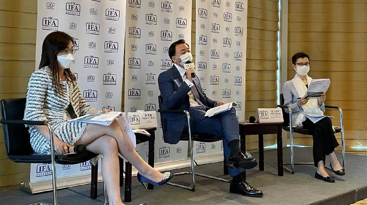 投資基金公會籲港府盡快放寬防疫 冀取消航班熔斷機制