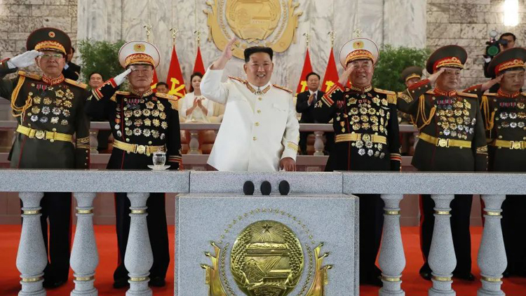 圖集 | 朝鮮舉行大型閱兵式慶祝人民革命軍成立90周年