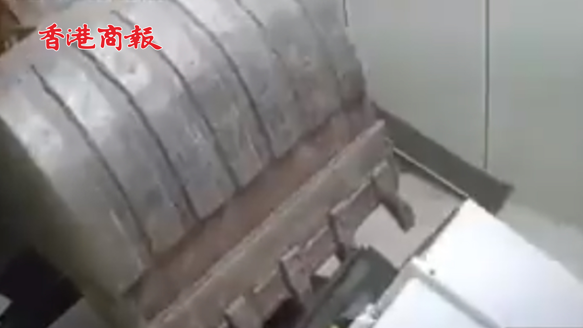 有片丨奇葩操作！印度小偷開挖掘機撬ATM機 盜走270萬盧比