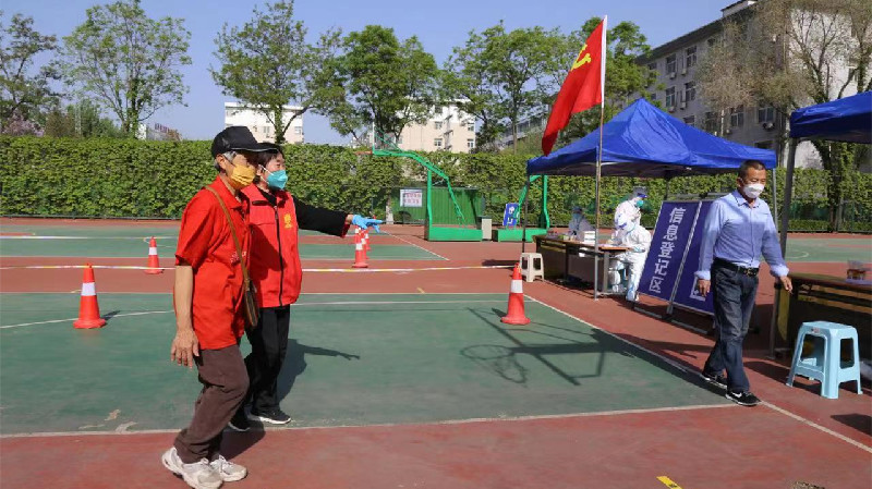 一位銀髮志願者的「疫」線堅守
