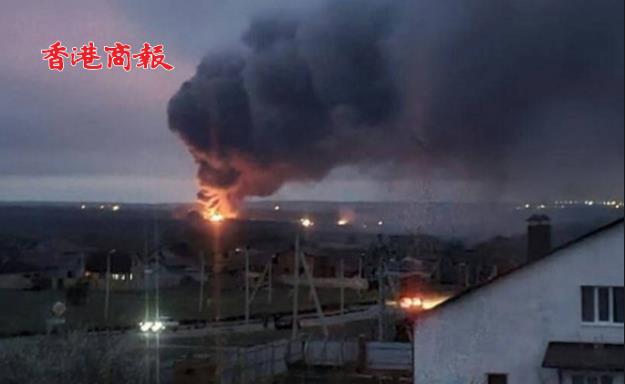 有片 | 俄別爾哥羅德州一軍火庫爆炸起火 防空系統夜間升空