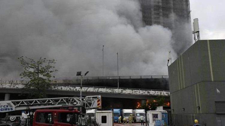 【突發】荃灣海角街發生三級火警 兩人受傷送醫院治療