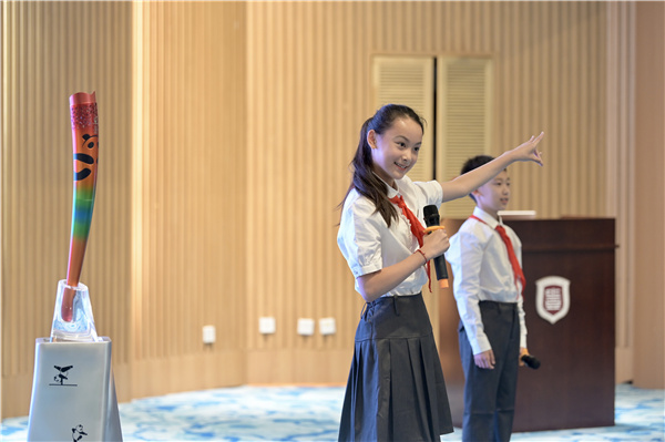 成都大運會火炬巡展走進校園
