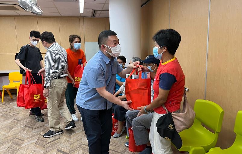 港區省級政協捐坪洲300包防疫福袋