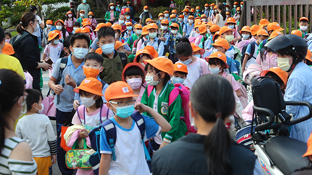 全台學生累計新冠確診破萬 1531所學校全校或部分停課