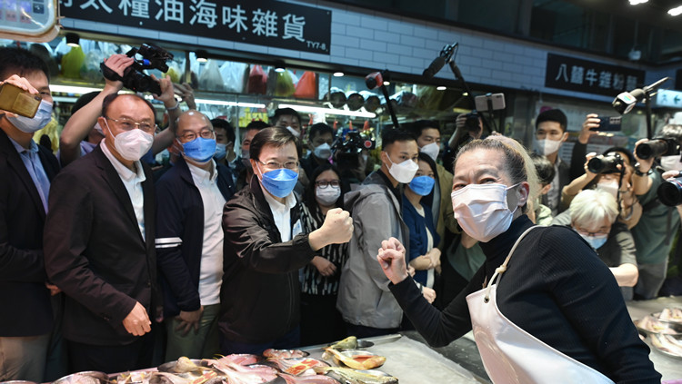 【港事快評】李家超勤力「跑」政綱 廣納民意貼地氣