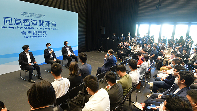 李家超五四與港青面對面 青年就業創業是未來施政重點
