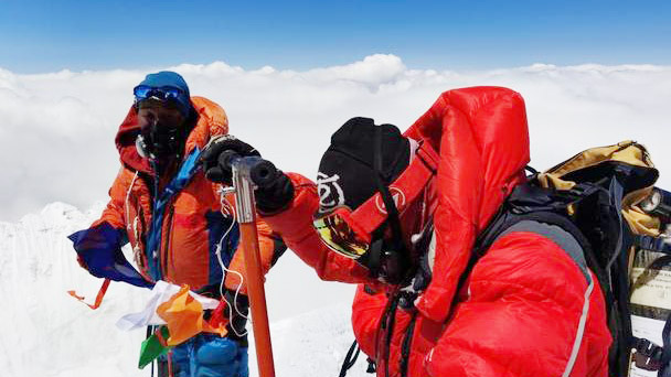 中國科考隊登頂珠峰 架設世界最高氣象站