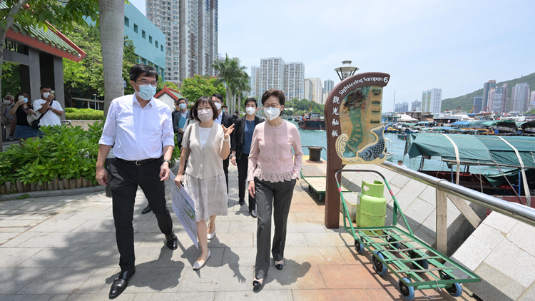 林鄭到訪南區黃竹坑和鴨脷洲 了解「躍動港島南」進展