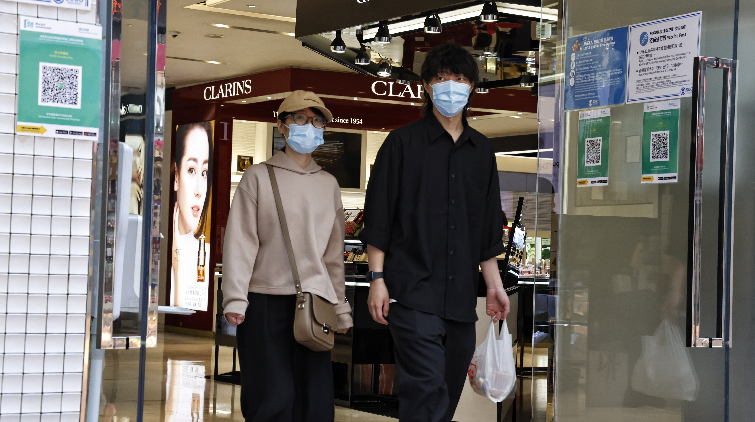 申領臨時疫苗通行證大排長龍 立會議員促請政府簡化程序手續