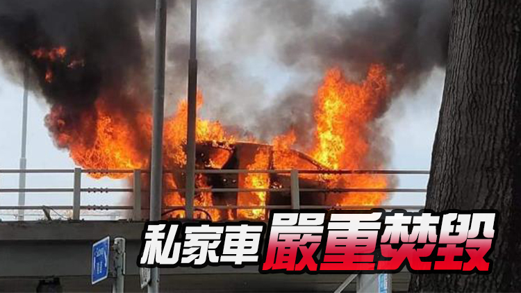 太子道東天橋七人車突起火 司機乘客及時逃生