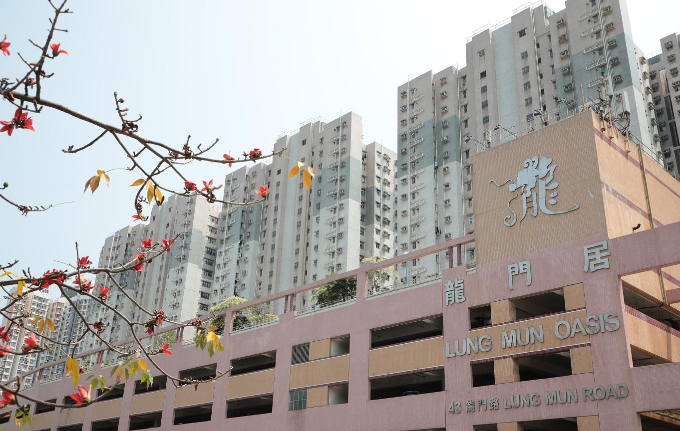 政府突擊檢查屯門龍門居第13座 揭17人違反強檢公告