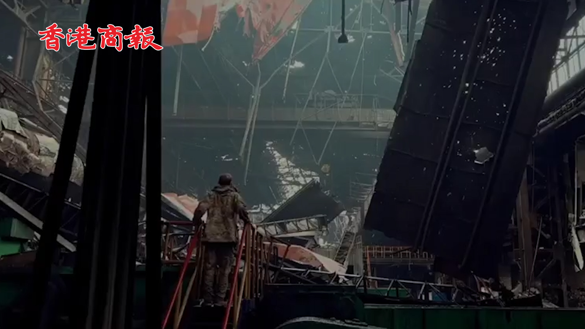 有片丨亞速營軍人攝影師記錄投降前在鋼鐵廠的最後一天 