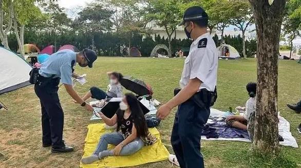 梨木樹邨一公園多人聚集 12人涉違防疫規例被捕
