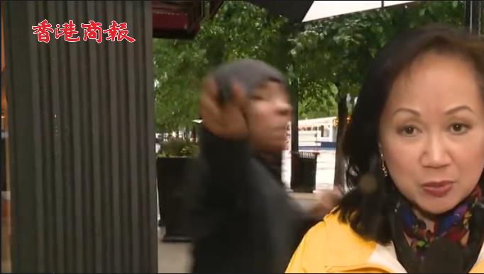 有片 | 美記者正報道槍擊案 遭路人槍指鏡頭