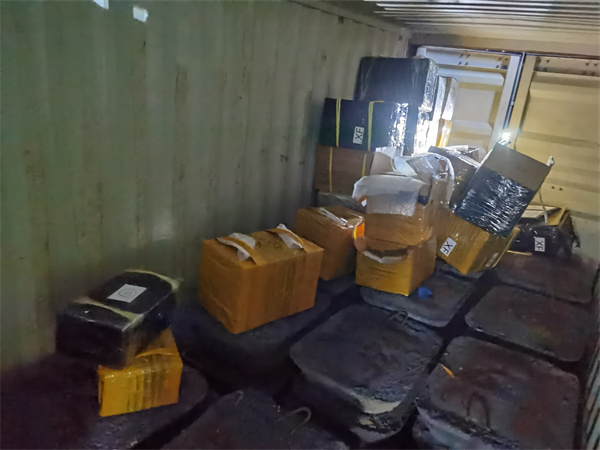 廣州海關查貨水上走私300萬元高值貨物案