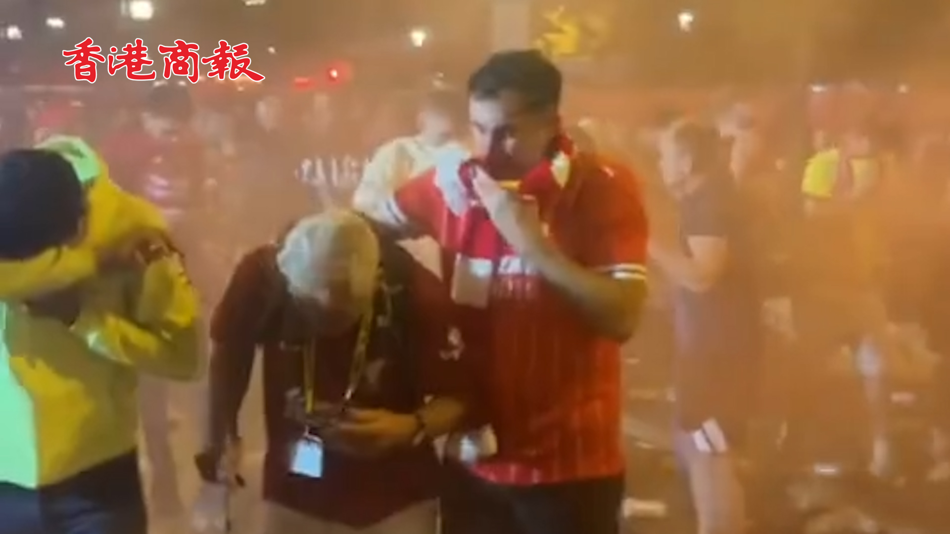 有片丨歐冠決賽場外亂成粥：法國警方用催淚瓦斯維持秩序