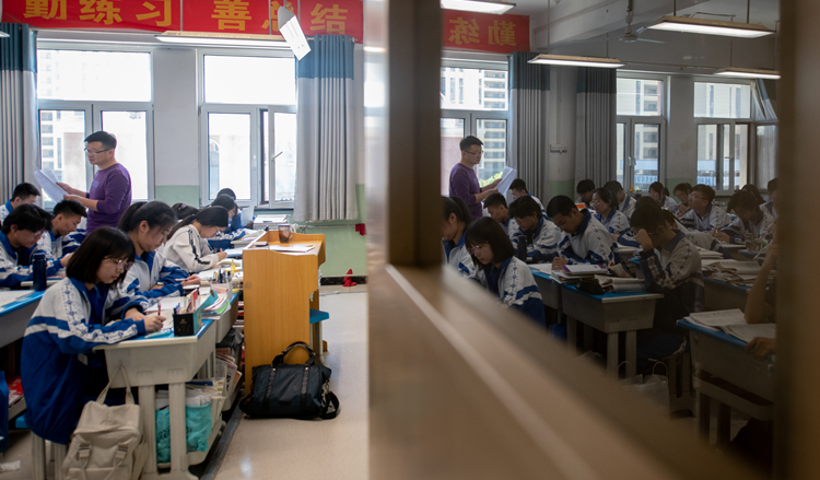 有片 | 百度熱搜2022高考大數據：理工師範院校熱度上升 新一線二線城市受青睞