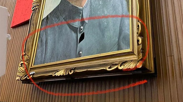 砸破台立法機構孫中山畫像 國民黨致歉指會全數賠償