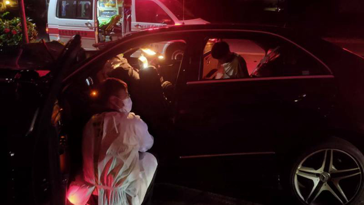 台新竹縣竹中火車站轎車失控自撞 釀2死2傷