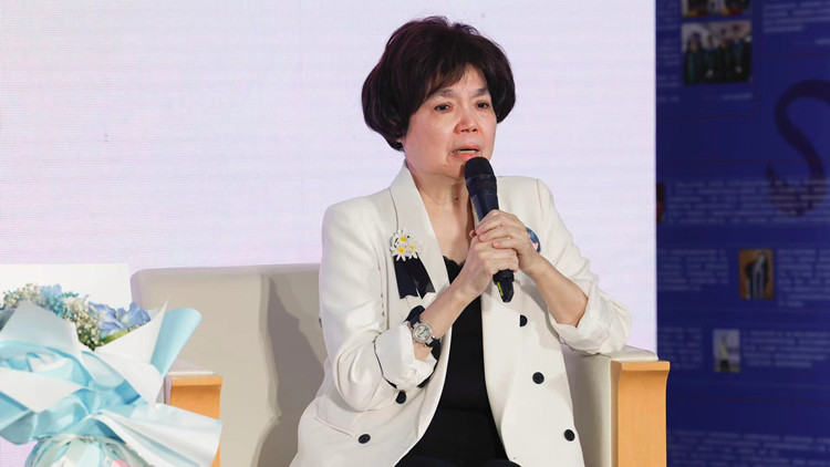 【深港雙城記】香港作家梁鳳儀推出「心繫祖國影視系列三部曲」