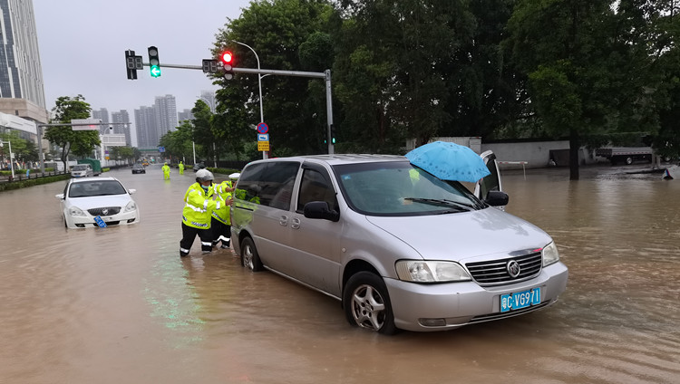 珠海防汛應急響應升級為Ⅱ級 全市所有學校停課