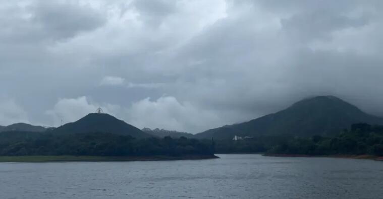 深圳市分區暴雨黃色預警生效中
