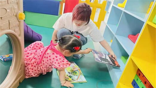 長春市少年兒童圖書館關愛殘疾兒童愛心行動走進經開殘聯