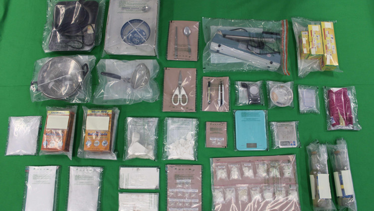 海關搗破製毒工廠 檢獲市值271萬元懷疑毒品