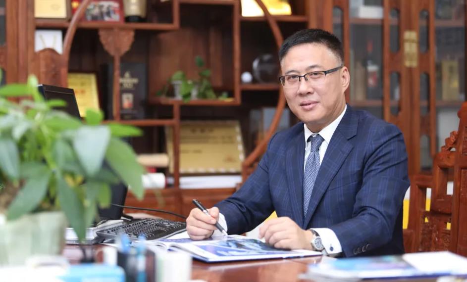 盧錦欽冀新管治團隊振經濟紓民困