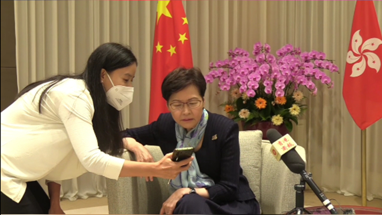 有片｜香港商報粉絲的祝福 我們向特首轉達啦