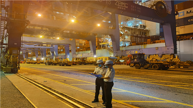 首票 「灣區一港通」進口貨物順利通關