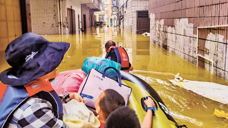 洪峰已過韶關 英德村莊成澤國 珠江中下游仍臨高水位考驗