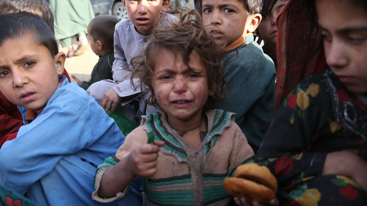 圖集｜阿富汗民眾強震後返家 房屋已成廢墟