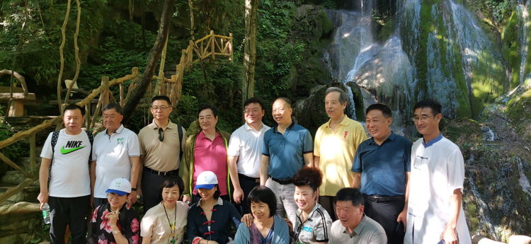 七彩香水河 紅韻普陀庵 作家聆聽山水的清秀與富裕