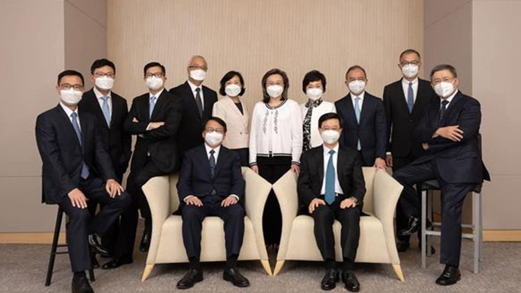 麥美娟指正努力預備變成做事官員