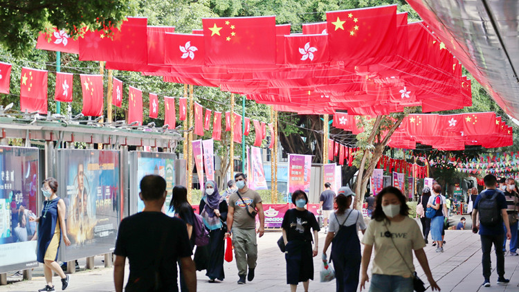 圖集 | 尖沙咀鮮艷旗海 慶回歸氣氛升溫