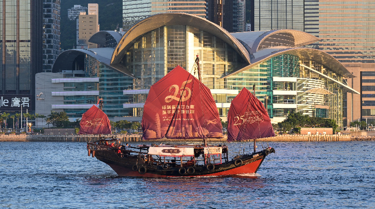 有片丨【漫畫】我與香港的25年