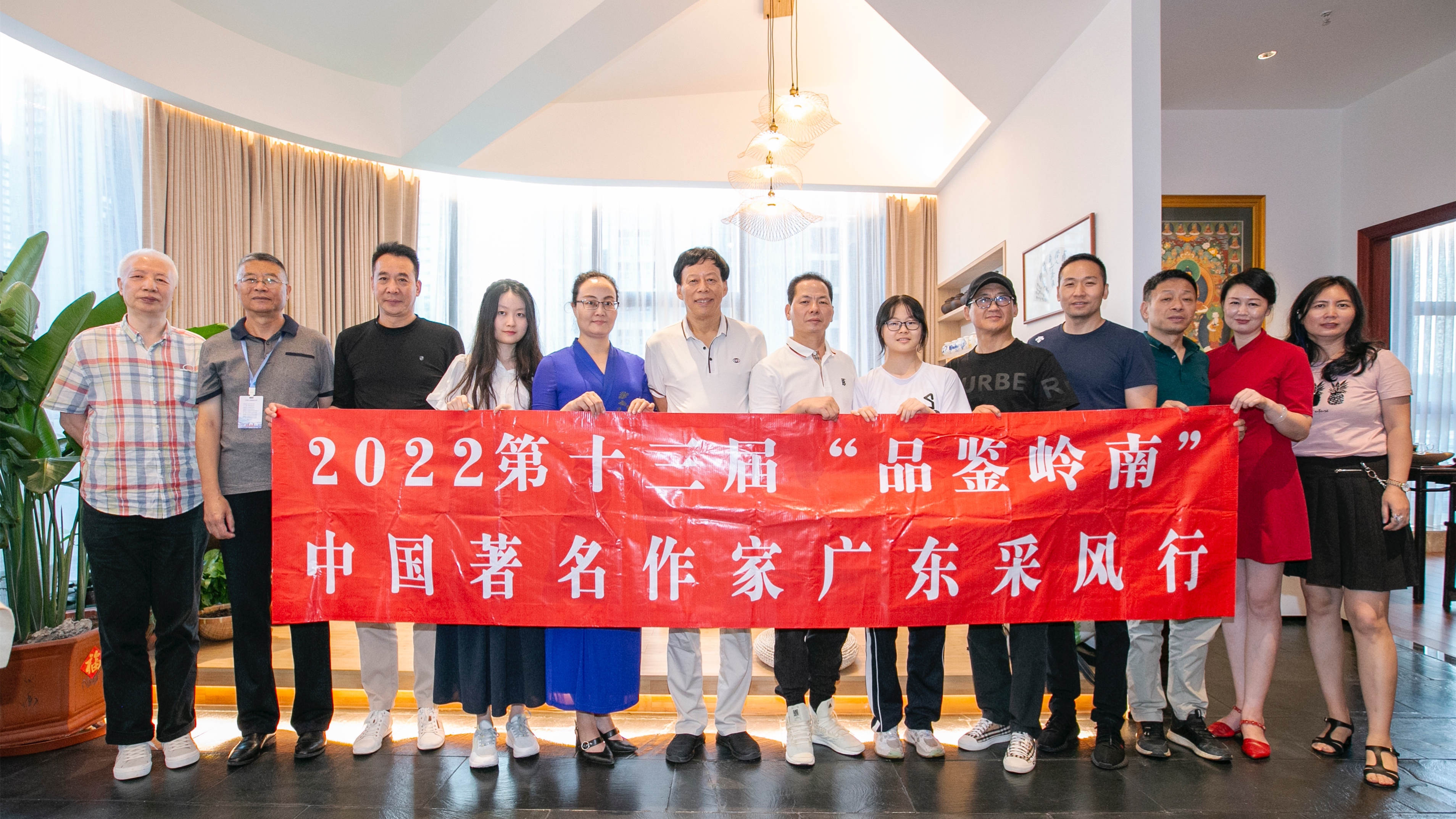 有片｜茶香逼人 無可逃遁  著名作家結緣曹仁軍茶業 領略大紅袍之美