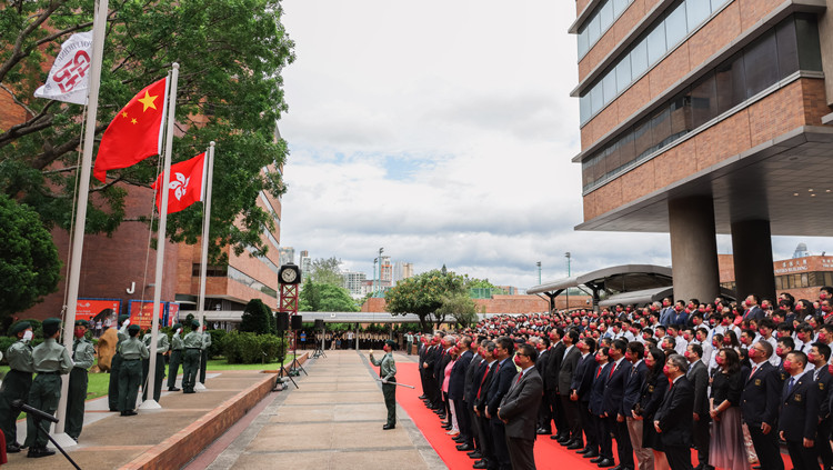 慶祝香港特區成立25周年 理大逾800師生出席升旗儀式