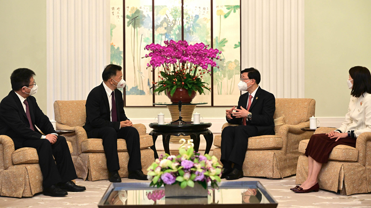 李家超就任行政長官後會見的第一批客人是誰？