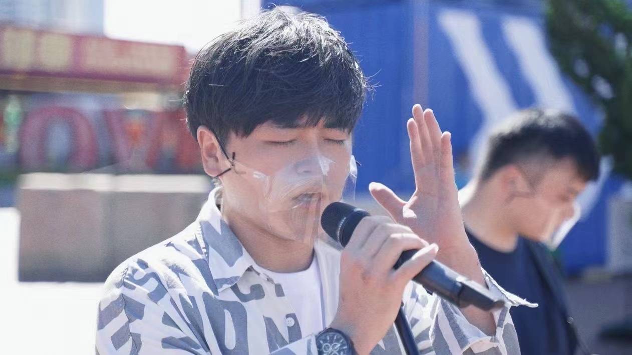 【深港雙城記】香港歌手丁政凱為香港回歸25周年創作歌曲《一家》