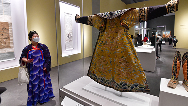 開館前兩小時已見人龍 市民熱捧香港故宮博物館