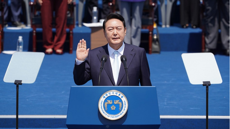 民調：韓國總統尹錫悅支持率降至45%