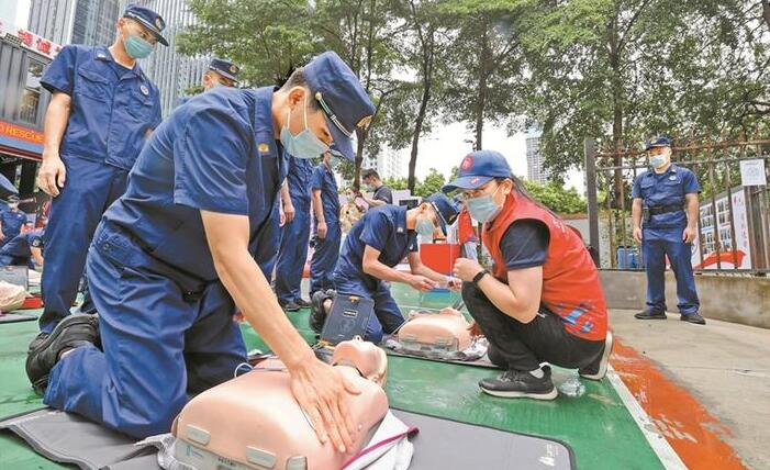 既是消防員 也是「急救員」 深圳實現全市消防救援站AED全覆蓋